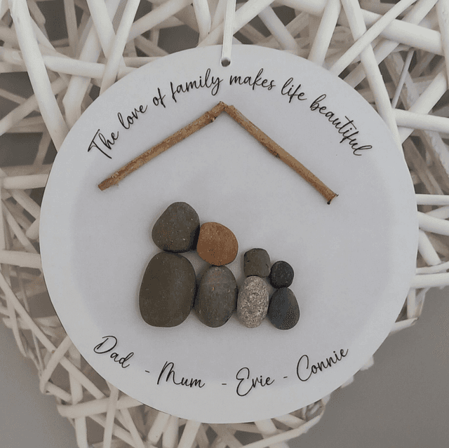 The love of family makes life beautiful personalised hanging plaque with pebble family 